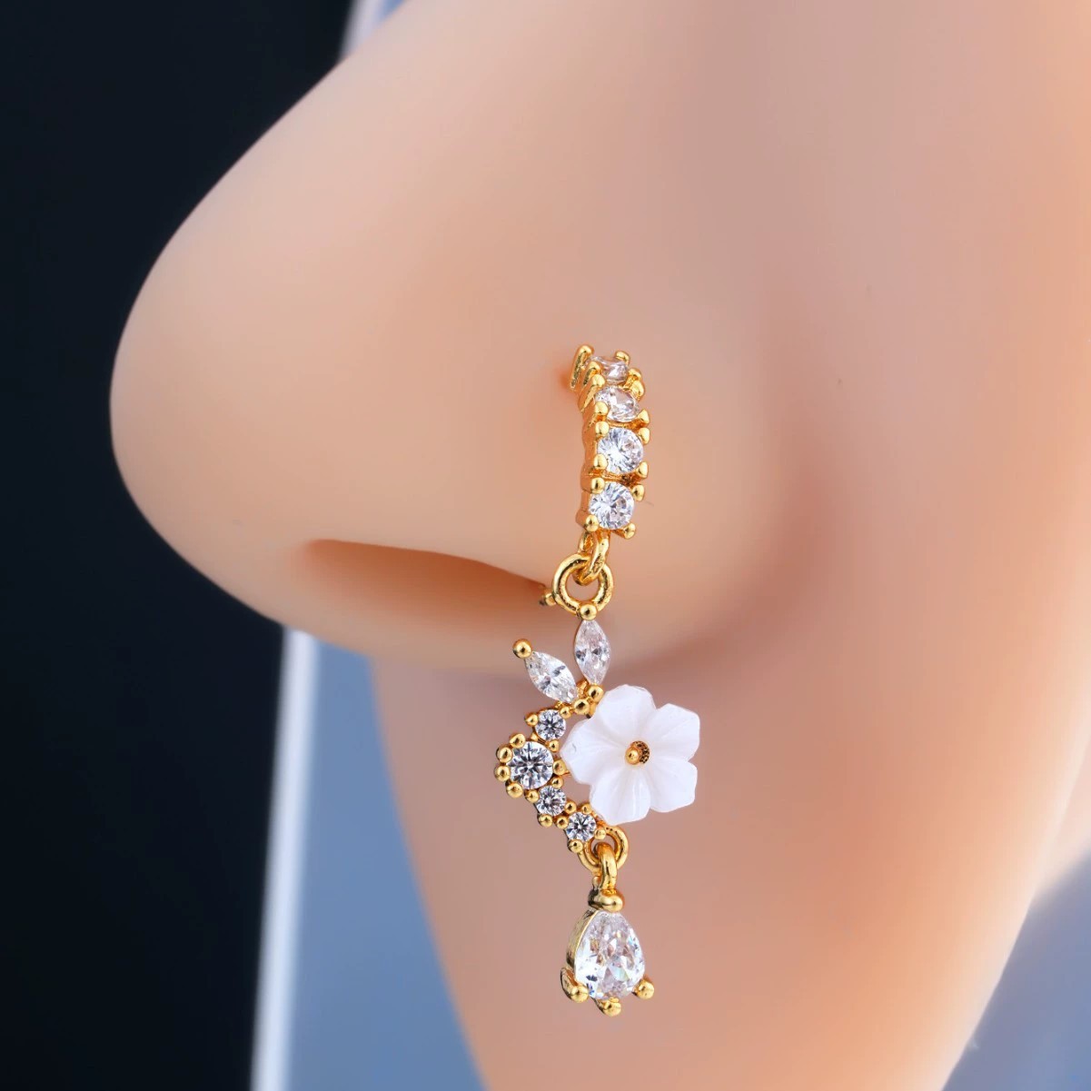 Body Jewelry Nose - Anillo de Nariz con Flor Dorada