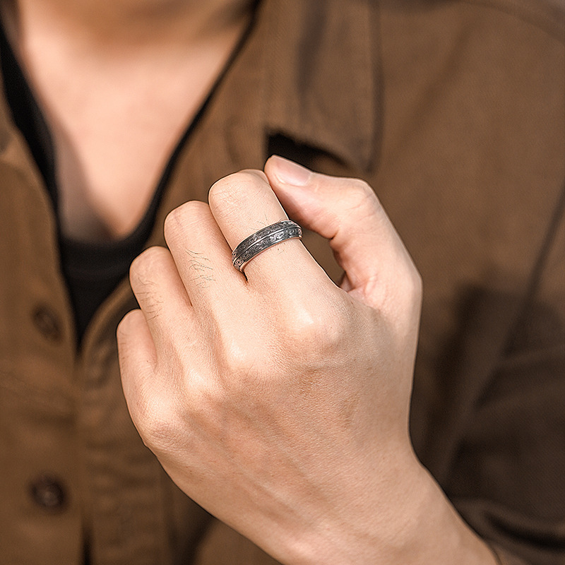 Anillo con diseño de bestia de - Body Jewelry High End reseña y precio